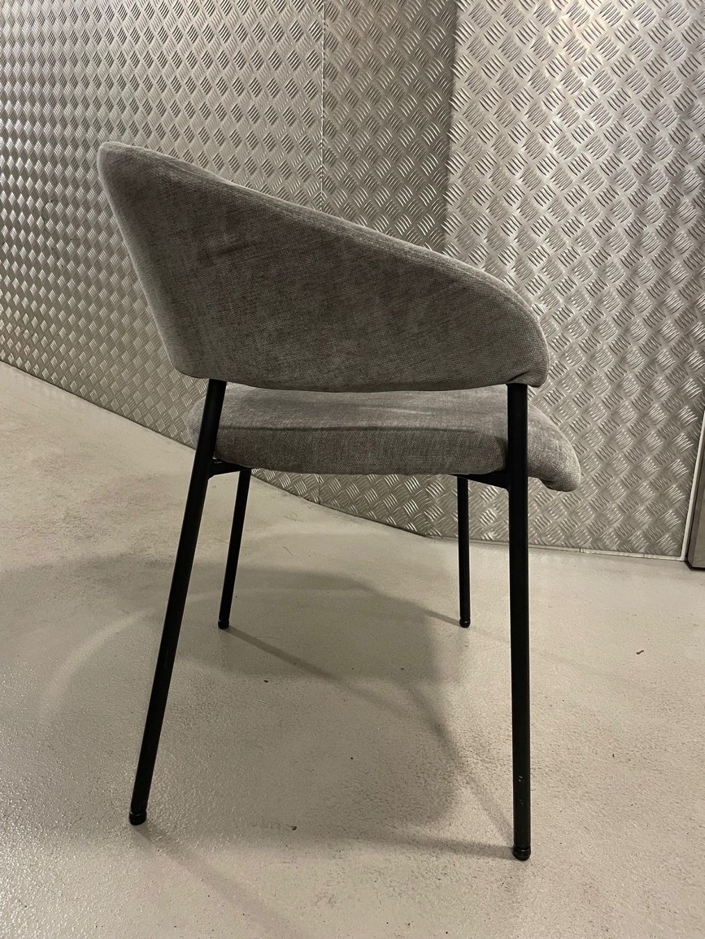 Beliani Sedie: Graue Essstühle – Usato da Zürich venduto da Vergani_Loewenplatz 2