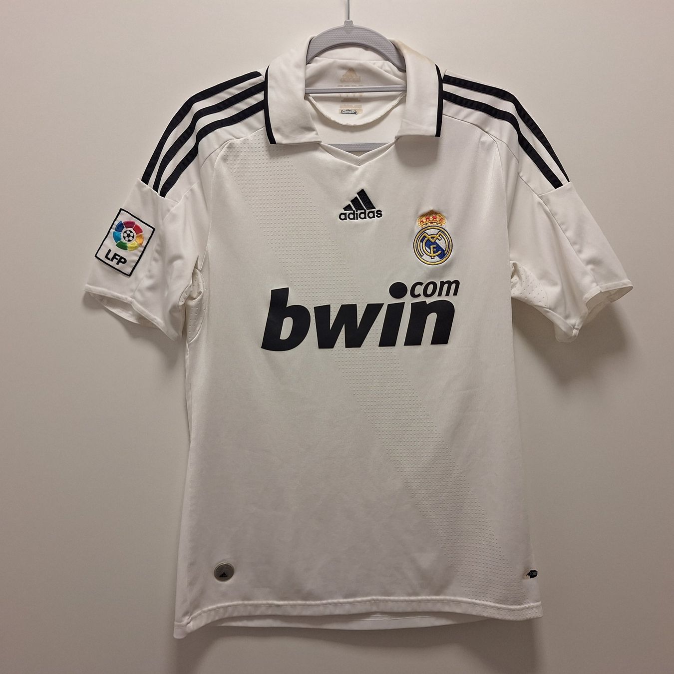 Adidas Canottiere & Pantaloni: Adidas Real Madrid Madrid sponsor Bwin – Usato da Bellinzona venduto da LA-ropa-de-Juan