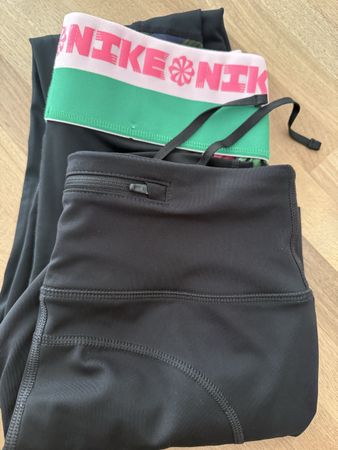 2  x NIKE Sporthose