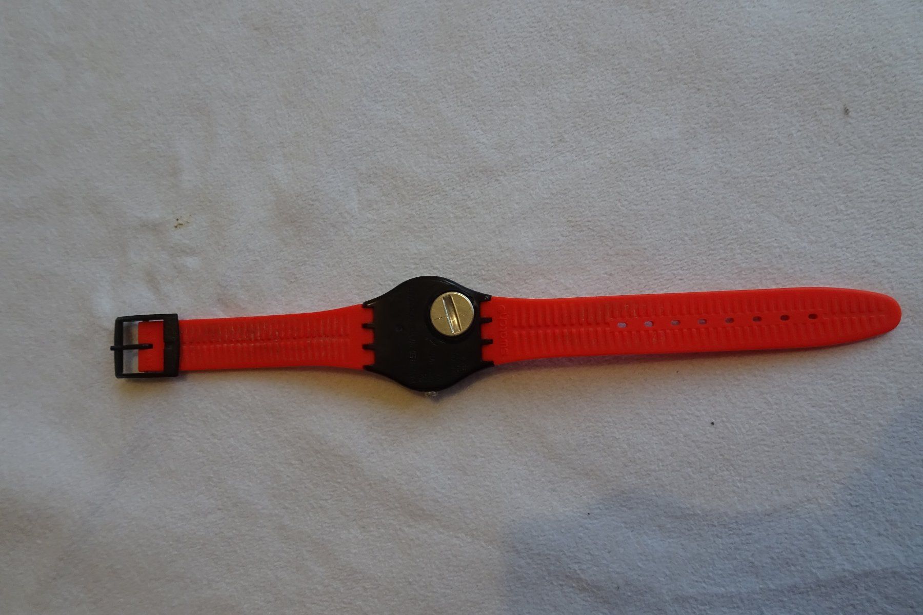 Swatch Orologi: Swatch Armband Uhr rot mit Datumsanzeige – Usato da Strengelbach venduto da schmetterling20 1