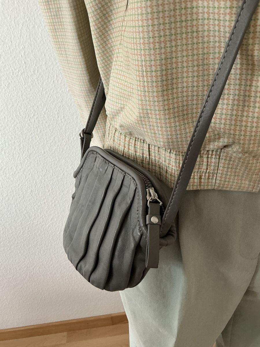 Becksöndergaard Borse da donna: Becksöndergaard Copenhagen Ledertasche Grau Umhängetasche – Usato da Zürich venduto da glueck9 1