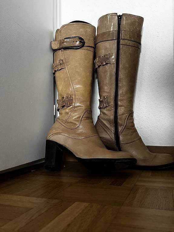 Scarpe da donna: Bottes – Usato da Montreux venduto da Memecita