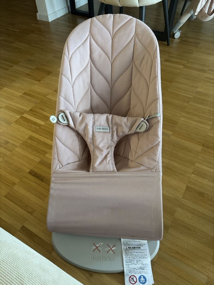 Babybjörn Sdraiette & Sdraiette a dondolo: Babybjörn Bliss gewebt rosa TOP – Usato da Oberdiessbach venduto da Wiederliebe