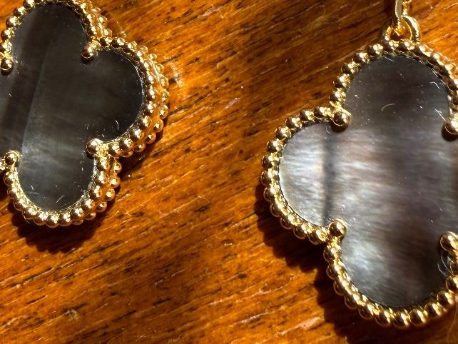Ohrringe & -stecker: Boucles d'oreilles trèfle, plaqué or – Neu und originalverpackt aus St-Maurice von Sandrinette123 7