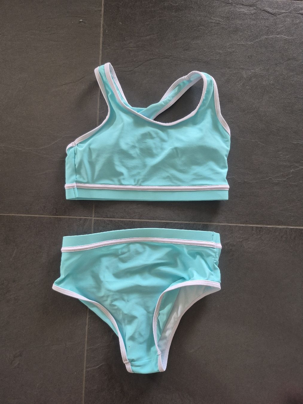Costumi da bagno & Bikini: Neues Bikini Badeanzug Badkleid Gr. 140 – Usato da Gossau SG venduto da anfre82