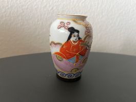 Japanische Miniatur Porzellanvase Kutani handbemalt Kimura