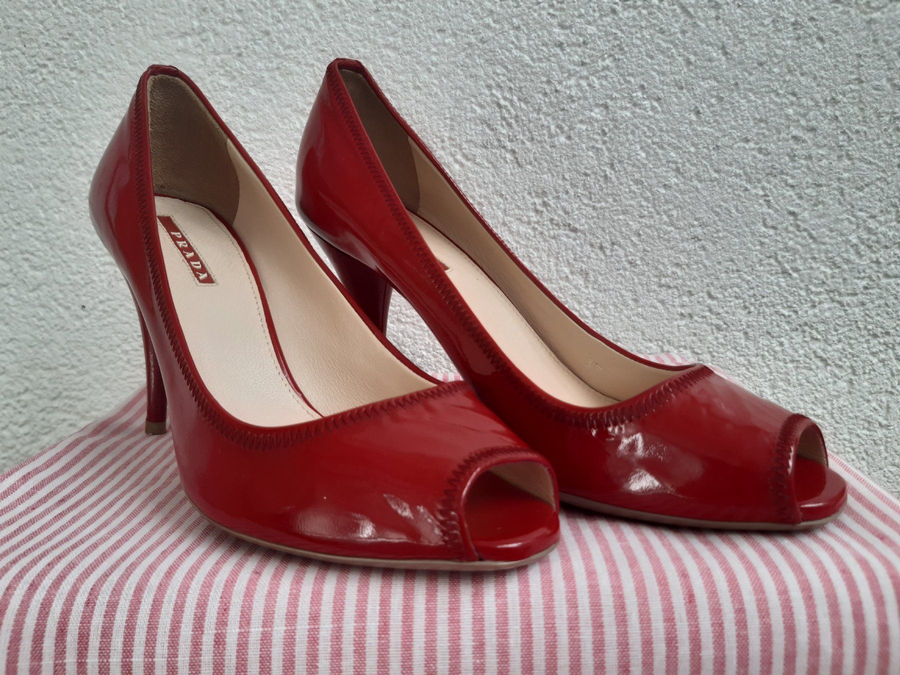 Prada Scarpe da donna: PRADA - Escarpins Rouge Vernis - 37 - Comme neuf – Nuovo (secondo la descrizione) da Meinier venduto da Gattuso22 3