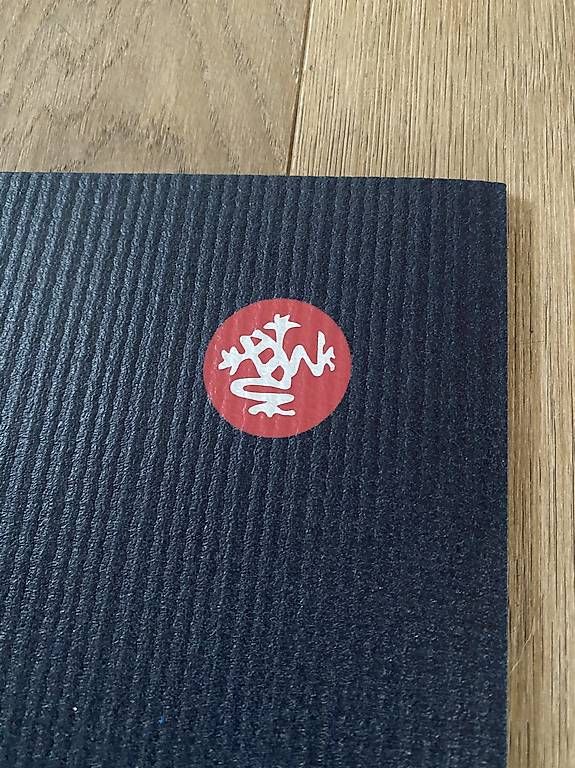 Tappetini fitness: Yogamatte Manduka Black Mat PRO 6mm - EXTRA LANG - – Usato da Wohlen AG venduto da Zuekunft 1