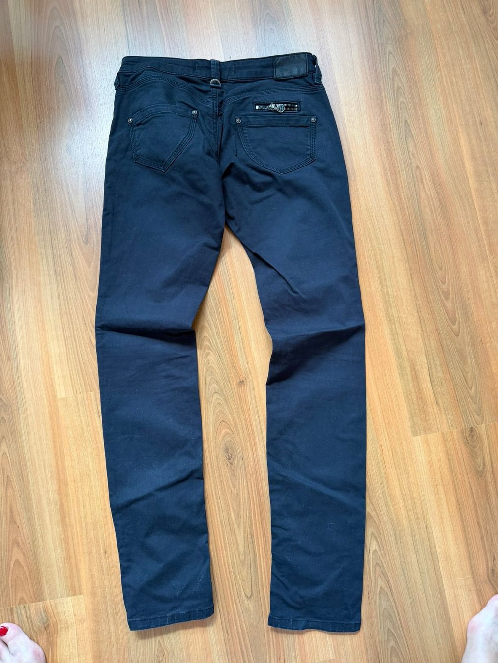 Freeman T. Porter Jeans: Freeman T-Porter Alexa, schwarz – Usato da Burgdorf venduto da Bizeli 1