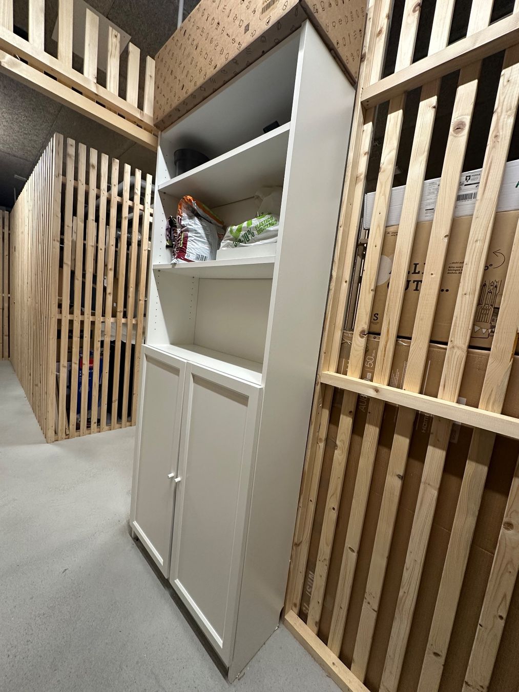 Ikea Schränke: BILLY / OXBERG Bookcase with doors, white, 80x30x202 cm – Defekt aus Zürich von edn_y5s7 3