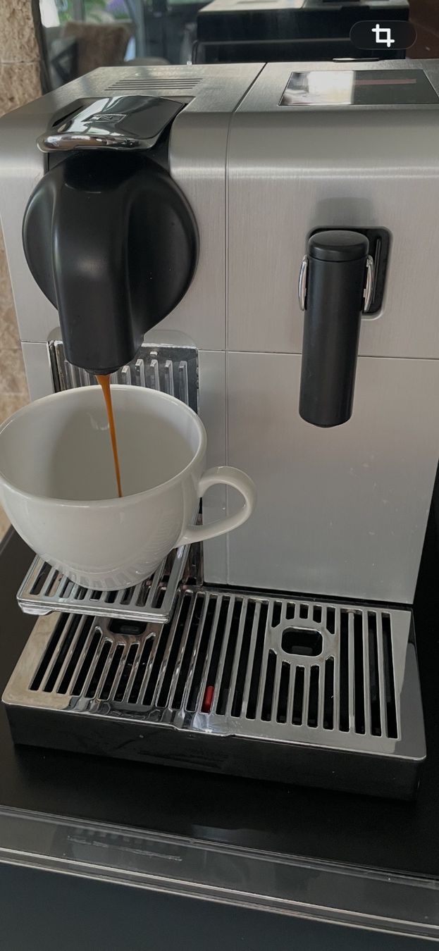 De'Longhi Macchine per caffè & Macchine per espresso: Nespresso DeLonghi Lattissima Pro - mit Milchbehälter – Usato da Trimmis venduto da Heidi4you 2