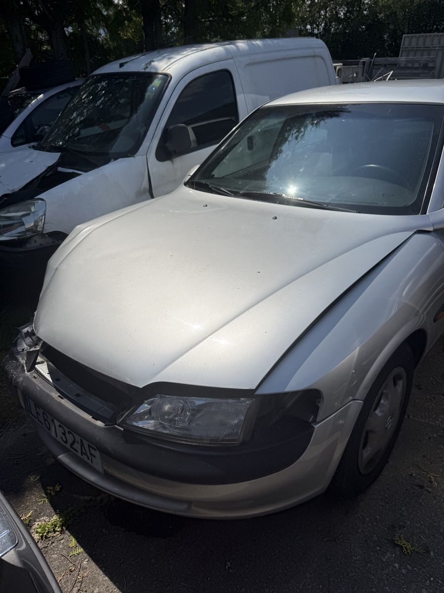 Opel Automobili: Opel Vectra B 1.6 – Difettoso da Beatenberg venduto da alv_2dm7 6