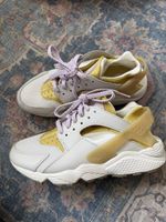 NNIKE Huarache Gr. 38.5 (klein geschnitten)- NEU