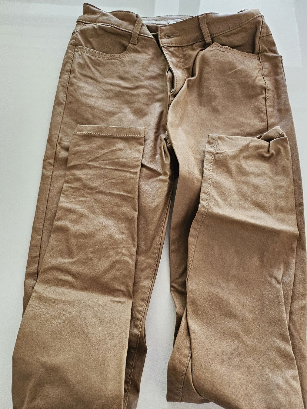 Pantaloni: pantalon très serré – Usato da Dietlikon venduto da mic_z7ly