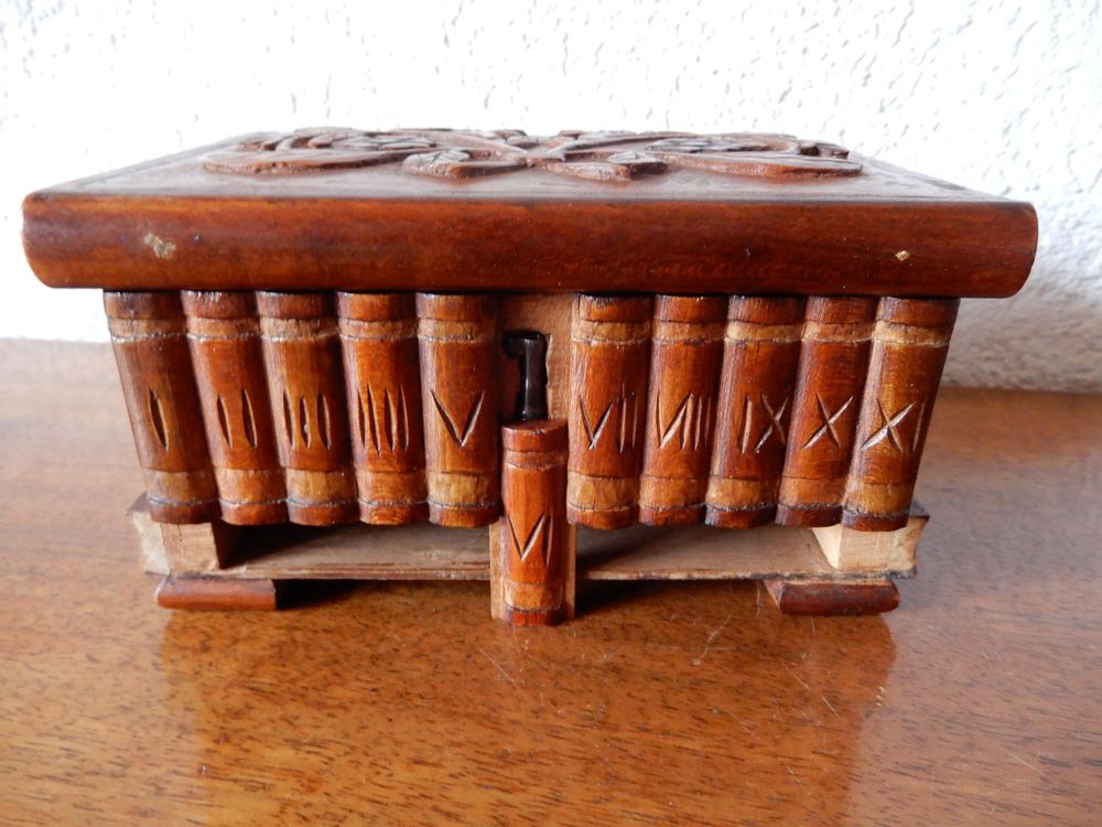 WooDeeDoo Holzkiste In Buchform – 24x19x8 Cm, Unlackiert, Zum Selbergestalten