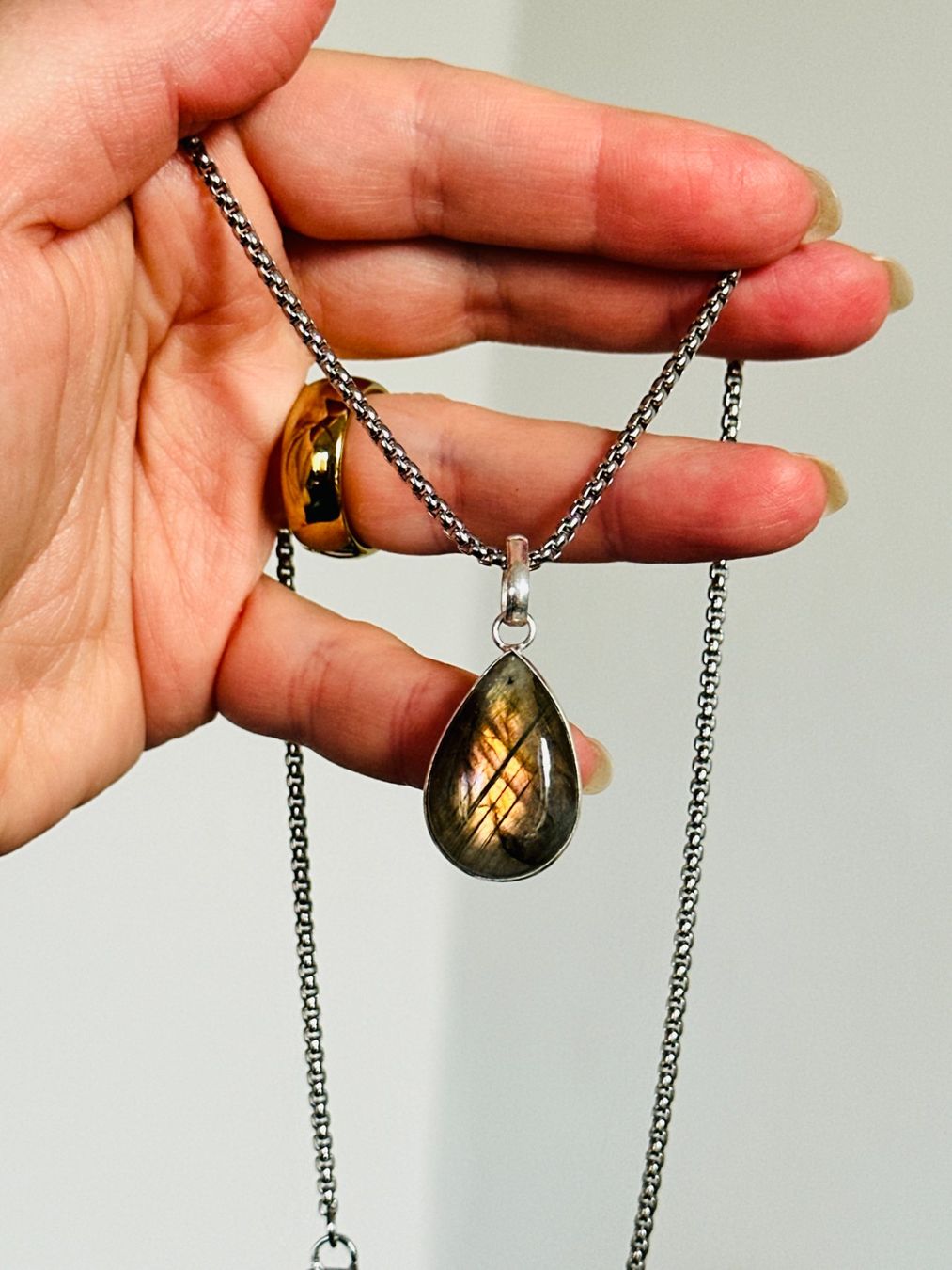 Ketten: Fashionable labradorite necklace – Neu und originalverpackt aus Genève von AGBERG 5