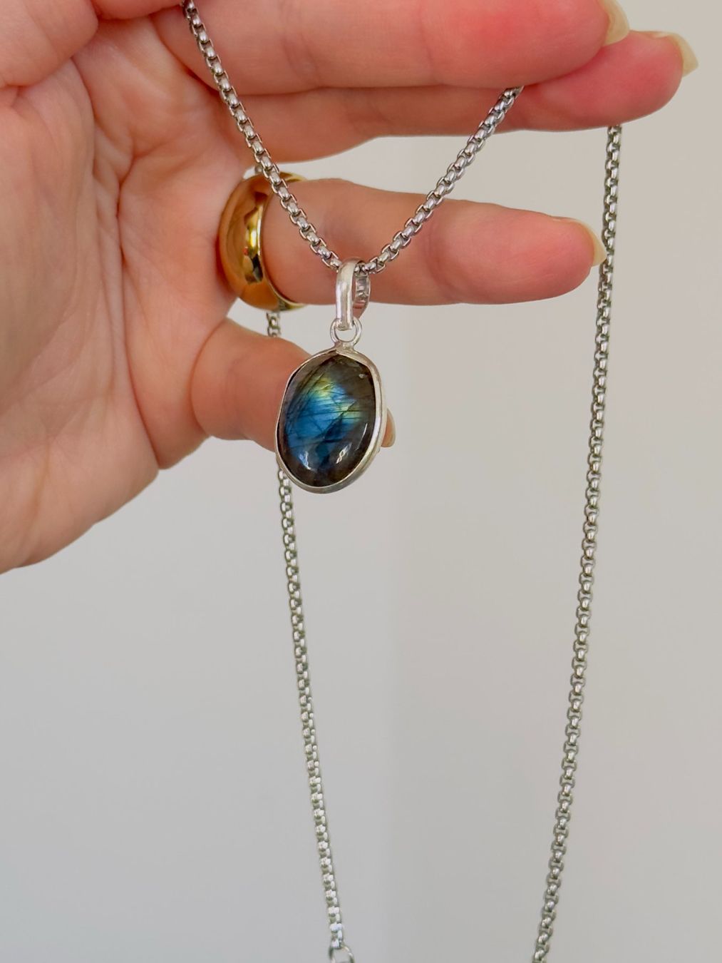 Catenine: Fashionable labradorite necklace – Nuovo e nell'imballaggio originale da Genève venduto da AGBERG 1