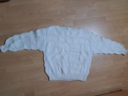 Flauschiger weicher Wollpulli handgestrickt