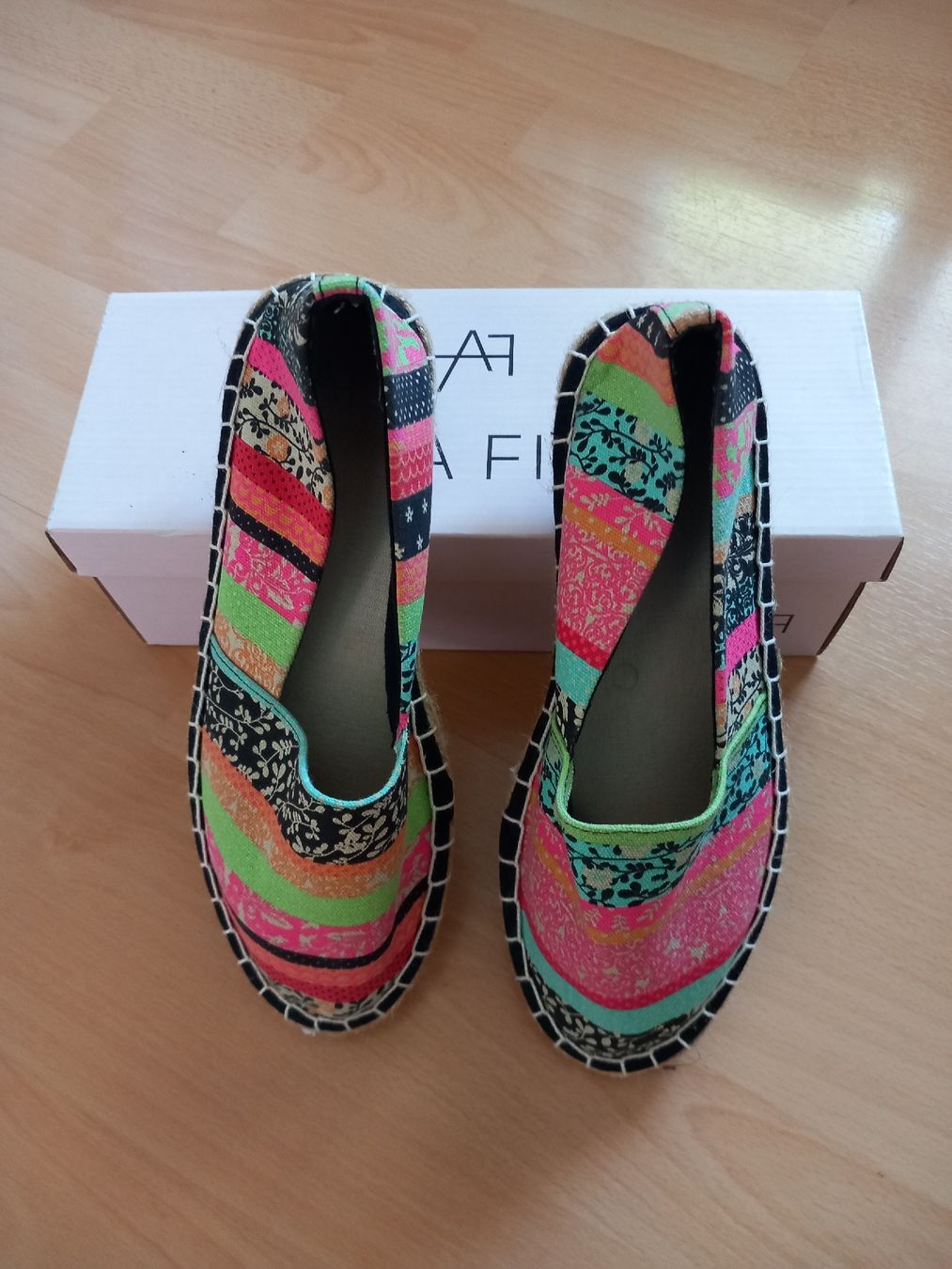 Scarpe da donna: Espadrilles multicolores – Usato da Faoug venduto da per_kp6r