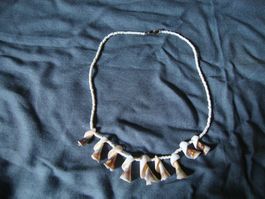 Kette Muscheln mit Glasperlen, Handarbeit