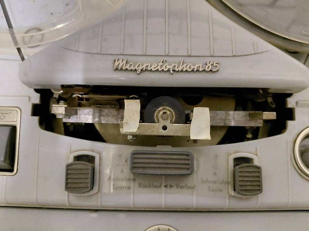 Apparecchi a nastro: Tonspulgerät Magnetophon 85 – Difettoso da Schwyz venduto da Adsu