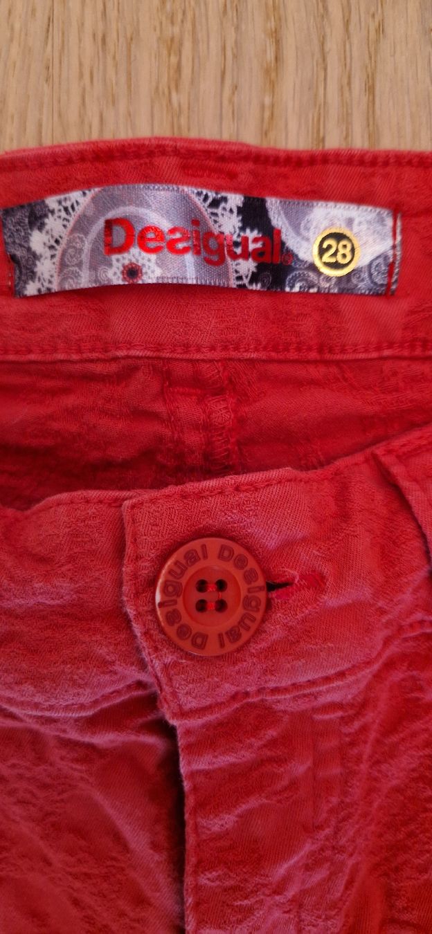 Desigual Hosen: Desigual Hose, rot, Grösse 34 – Gebraucht aus Gasel von sale65 2