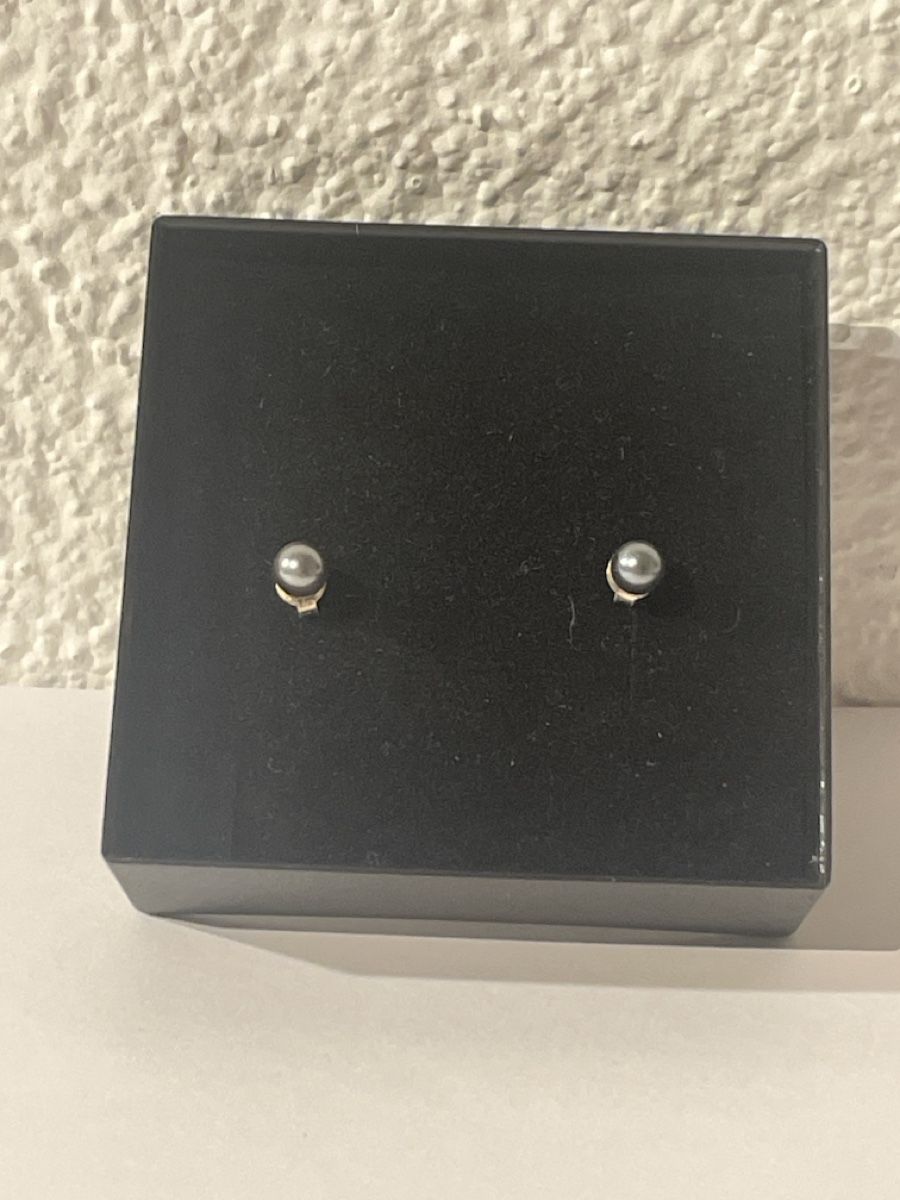 Boucles d'oreille: Ohrstecker Perlen grau  – D'occasion à Sargans par Didis
