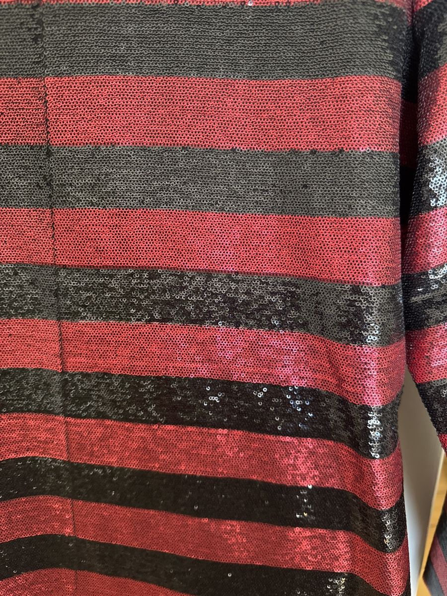 Kleider: Robe à sequins rouge et noire Marciano – Neu und originalverpackt aus Les Acacias von Janar 3