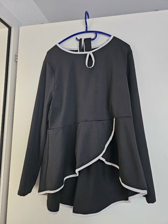 Oberteil mit zugehörigen Rock und Bändel Gr.4XL