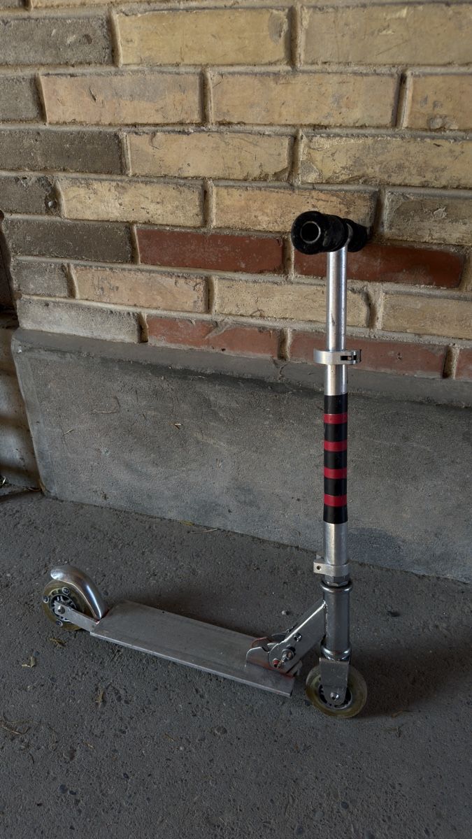 Fahrzeuge für Kinder: Scooter Alu  – Gebraucht aus Schüpfen von A_l_e_x