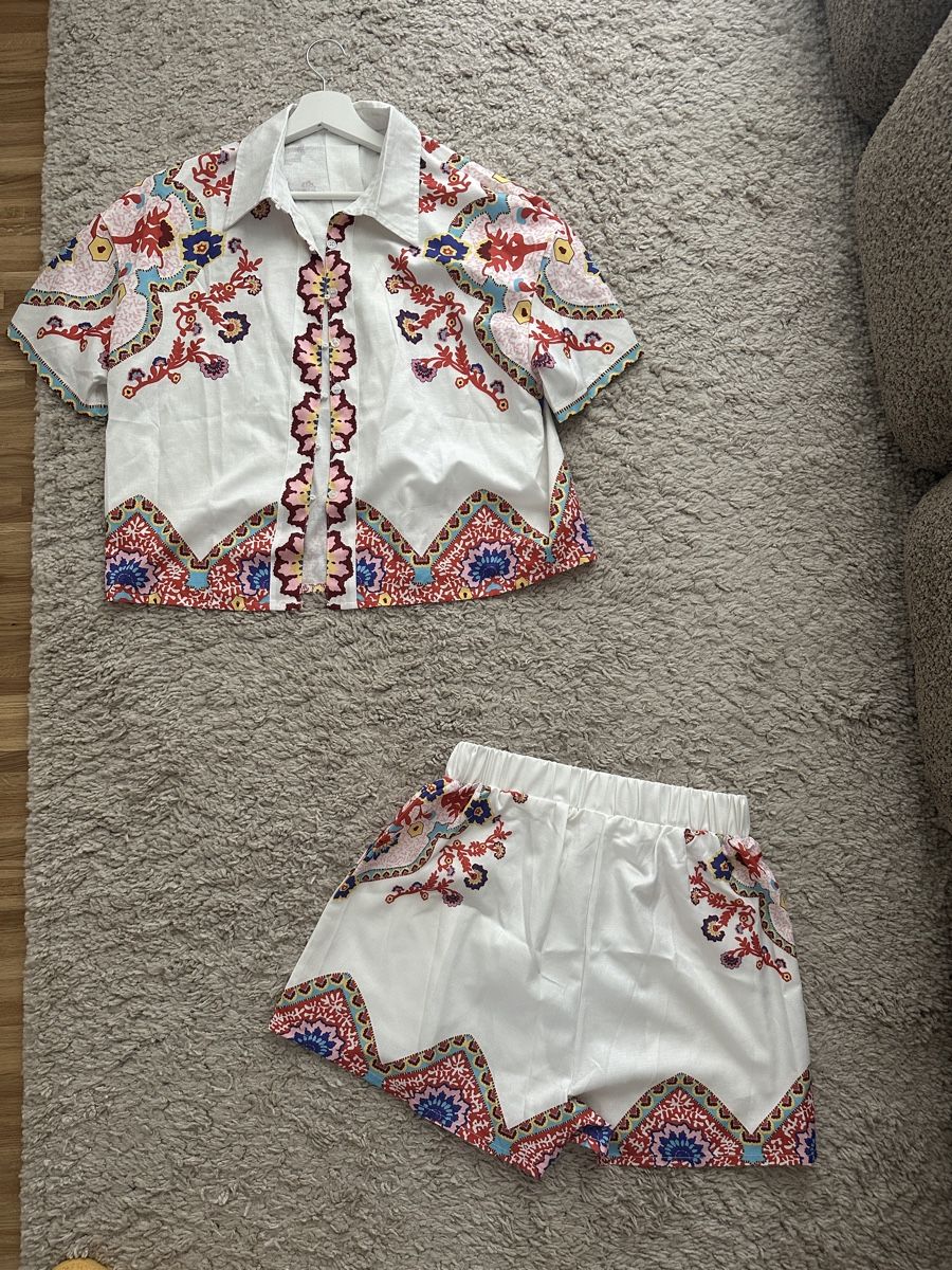 Lotti di vestiti: Damen Set Bluse und Hose weiss, mit Blumenmuster – Nuovo (secondo la descrizione) da Dübendorf venduto da Magis_Stuff 3
