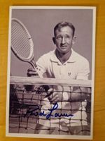 Rod Laver, Original Autogramm auf Foto in s/w