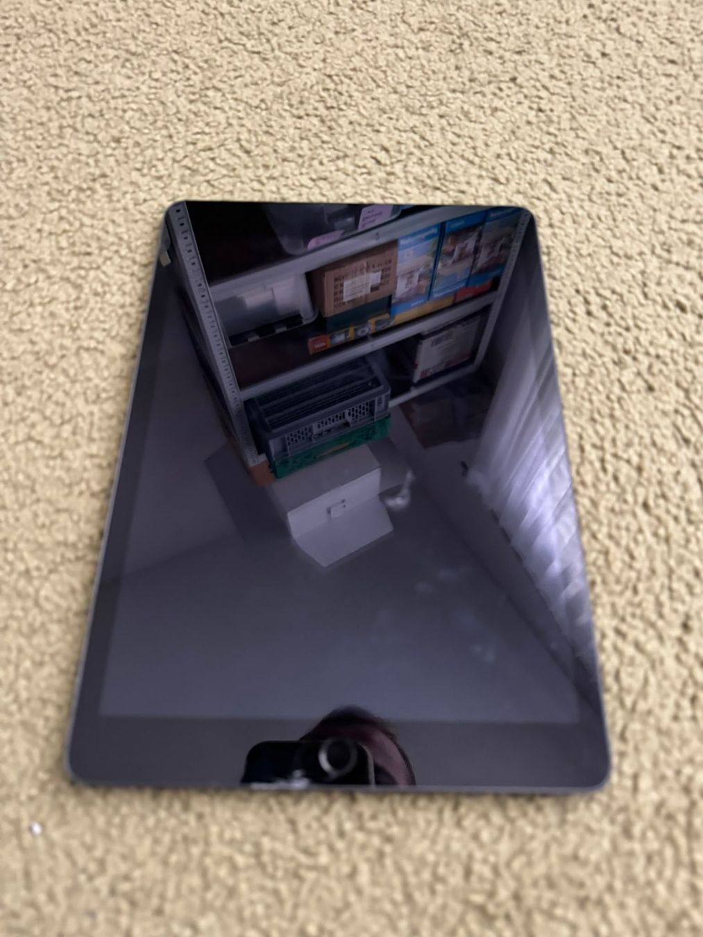 Apple Tablet PC: Ipad 7. Generation - A2429 - ungeprüft – Difettoso da Olten venduto da HoYa01 1