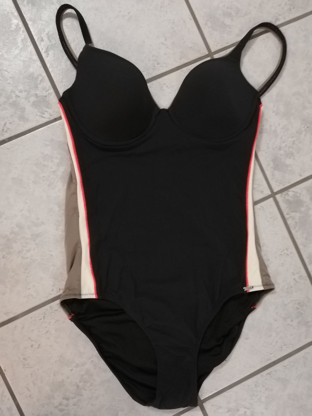 Costumi da bagno & Bikini: Badeanzug Tryumph Neu – Nuovo (secondo la descrizione) da Untersiggenthal venduto da Marlen59