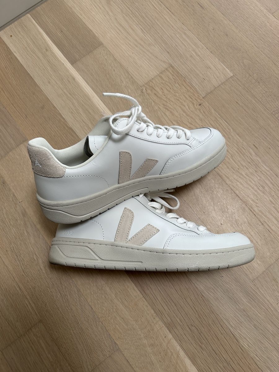 Veja Scarpe da uomo: Veja V-12 Leather Sneaker, Grösse 40 – Nuovo (secondo la descrizione) da Köniz venduto da Ruffkiid