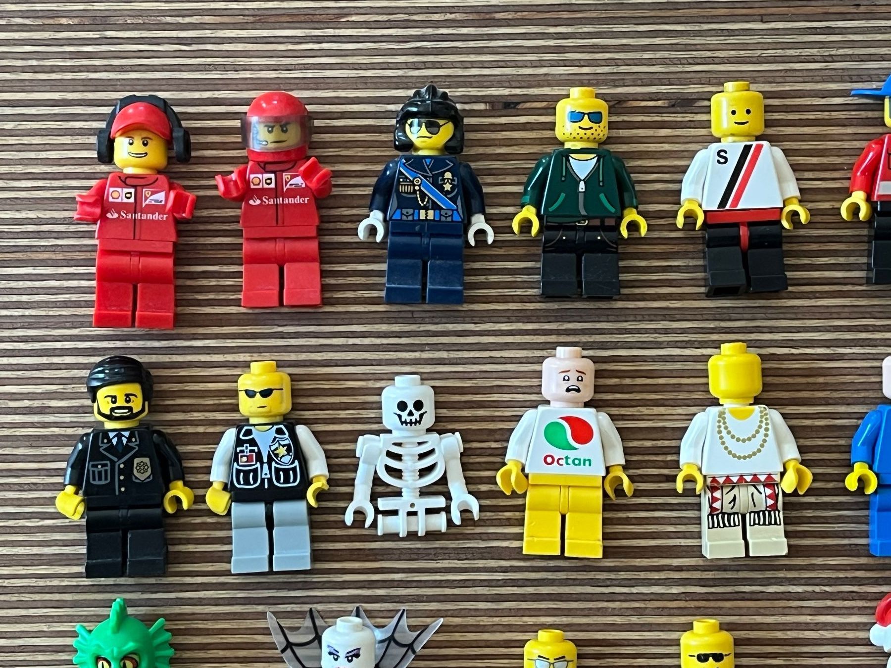 Lego Statuette: 31 Lego Minifiguren Konvolut J5 – Usato da Winterthur venduto da Wusa01 1