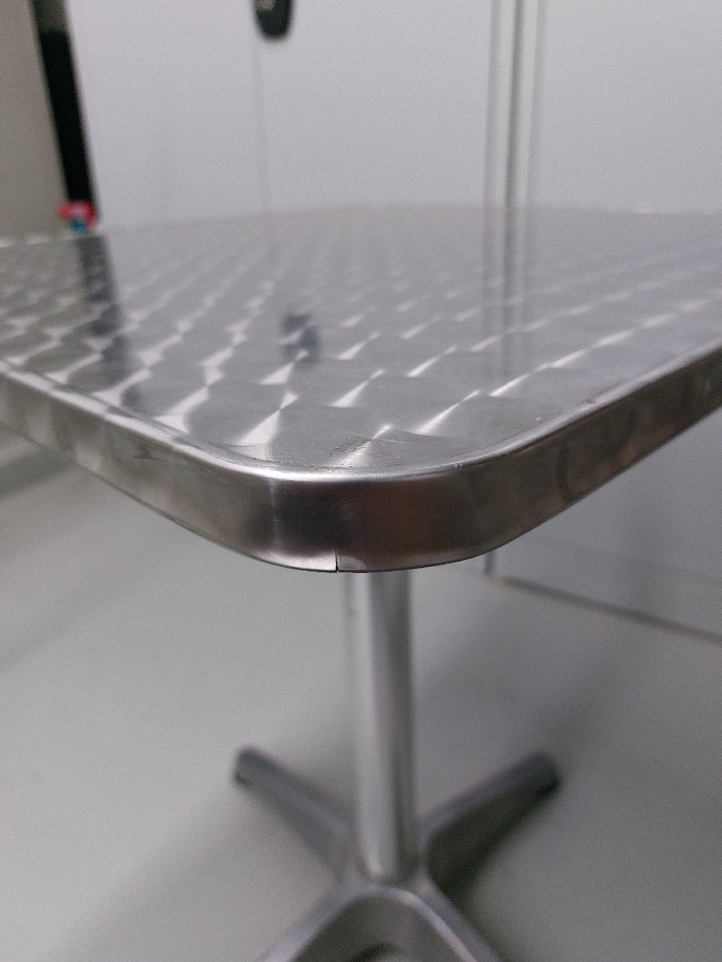 Tische: Bistrotisch Alu, 60cm – Gebraucht aus Willisau von Pzm81 3