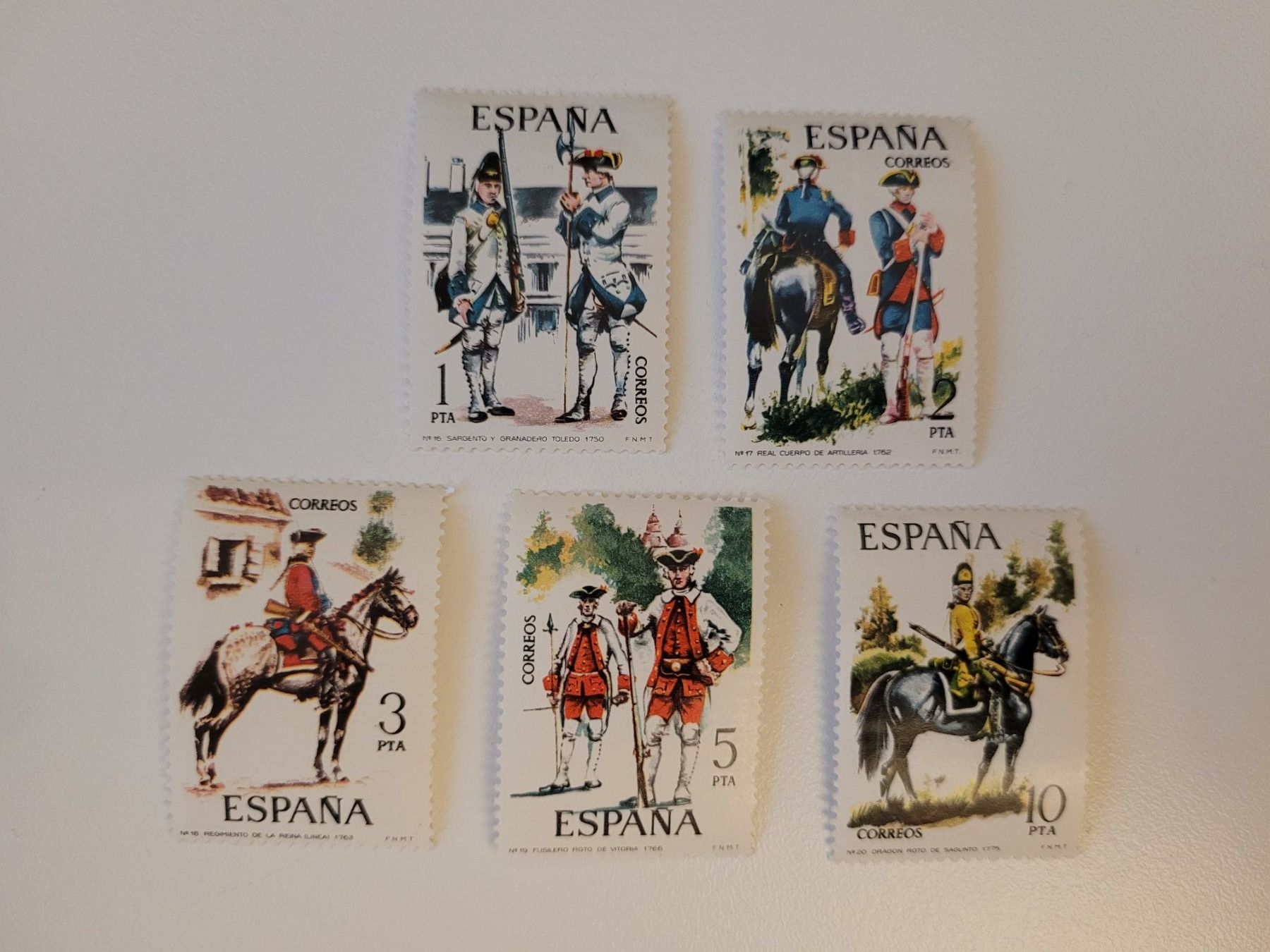 Tous les timbres: Spanien Militäruniformen – D'occasion à Inwil par Flower2325