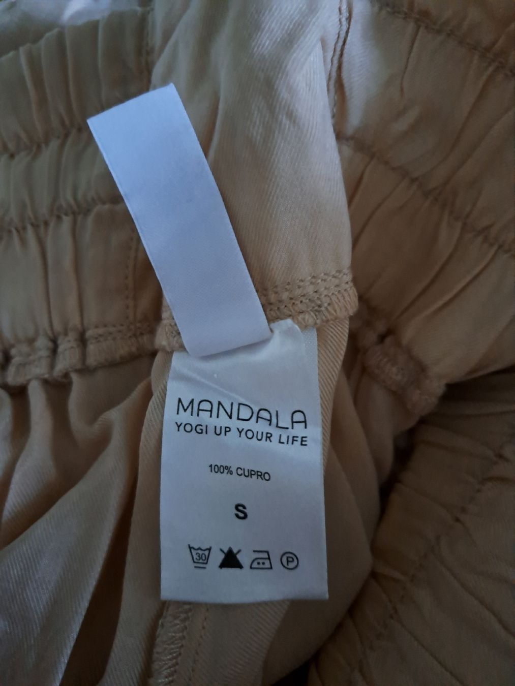 Pantaloni: Mandela Yoga Shorts – Usato da Thalwil venduto da sternenstaub369 2