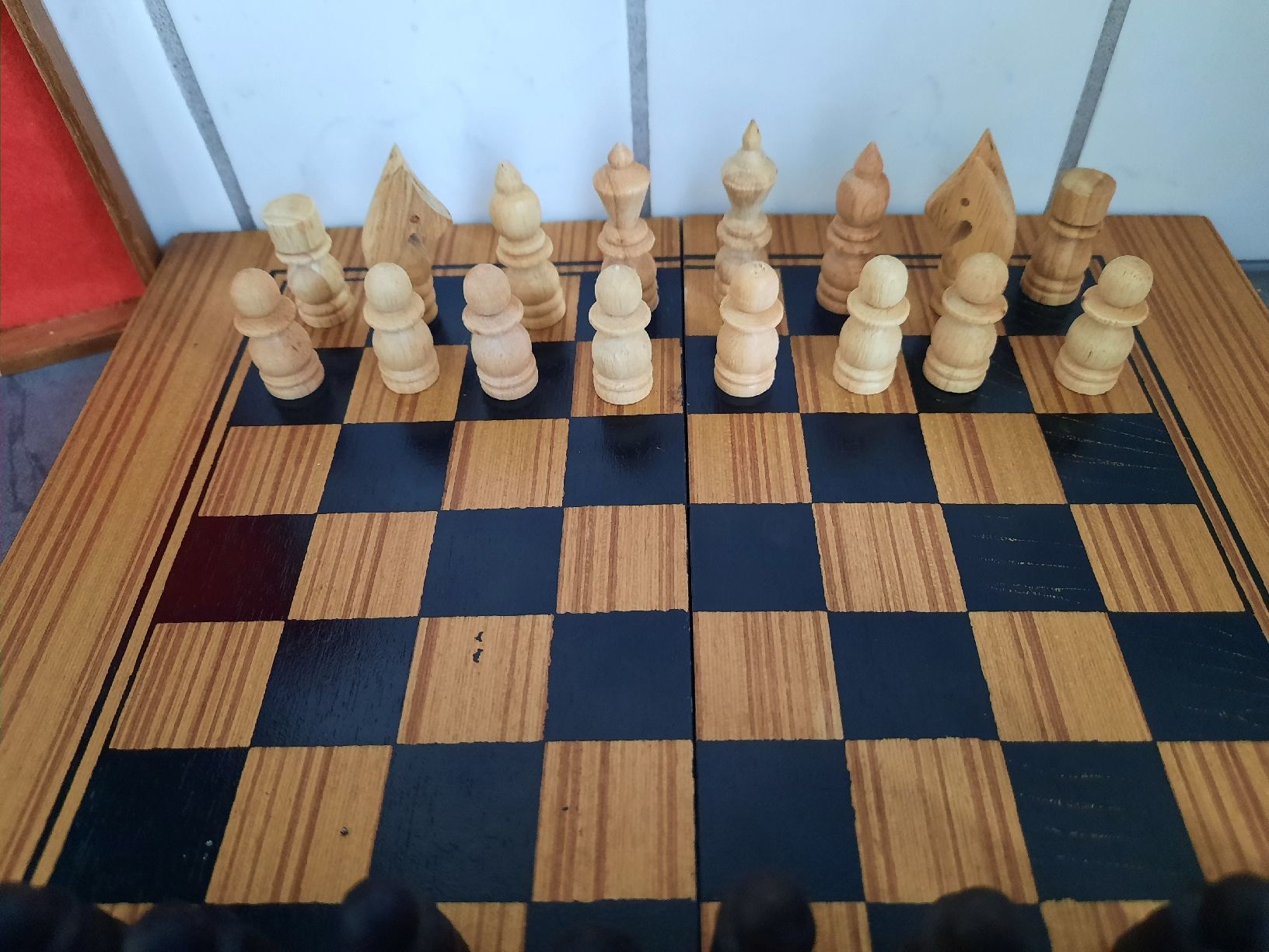 Giochi: JEU D'ÉCHECS, dans son COFFRET-ÉCHIQUIER – Usato da Le Locle venduto da marylise01 1