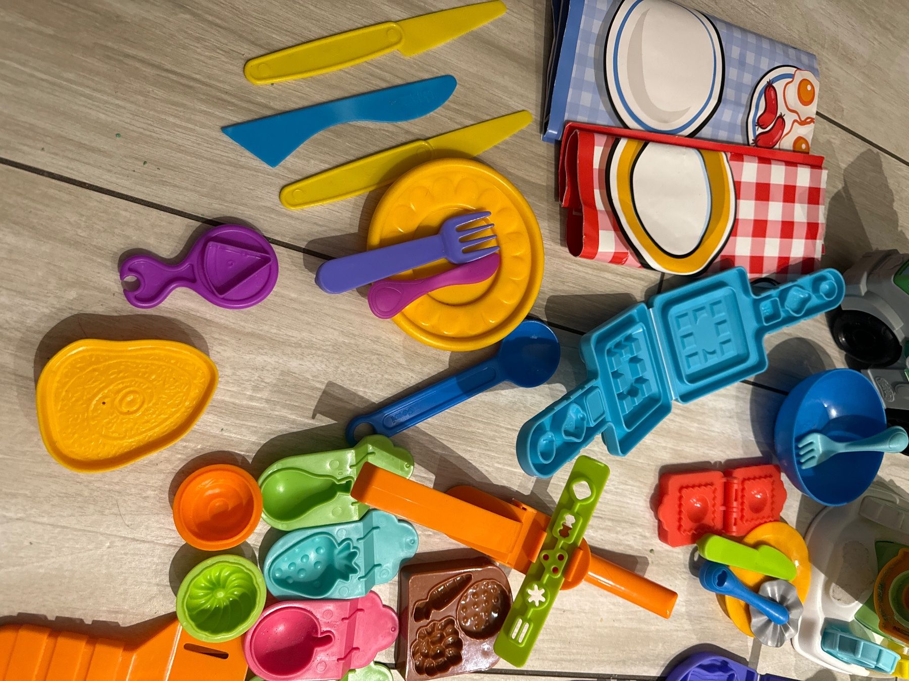 Play-Doh Giocattoli: Riesiges Play doh set einiges praktisch neu – Nuovo (secondo la descrizione) da Dittingen venduto da Estrella46 1