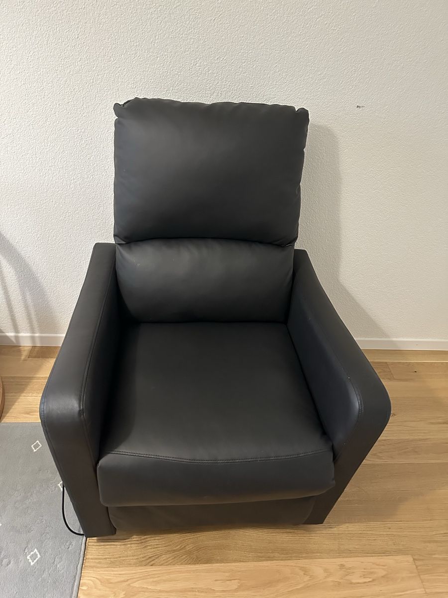 Sessel: Comfortable Black Leather Recliner – Gebraucht aus Affoltern am Albis von rot_682g 1