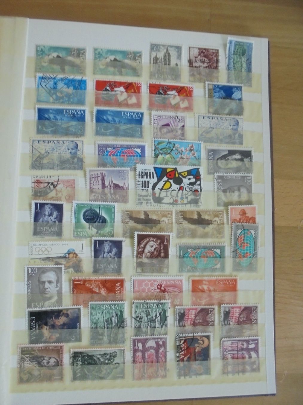 Album: Briefmarkenalbum mit Marken aus diversen Ländern. – Usato da Jona venduto da Glareola 3
