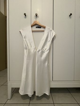 Zara Kleid weiss kurz mit Schnürung Grösse M Zustand gut