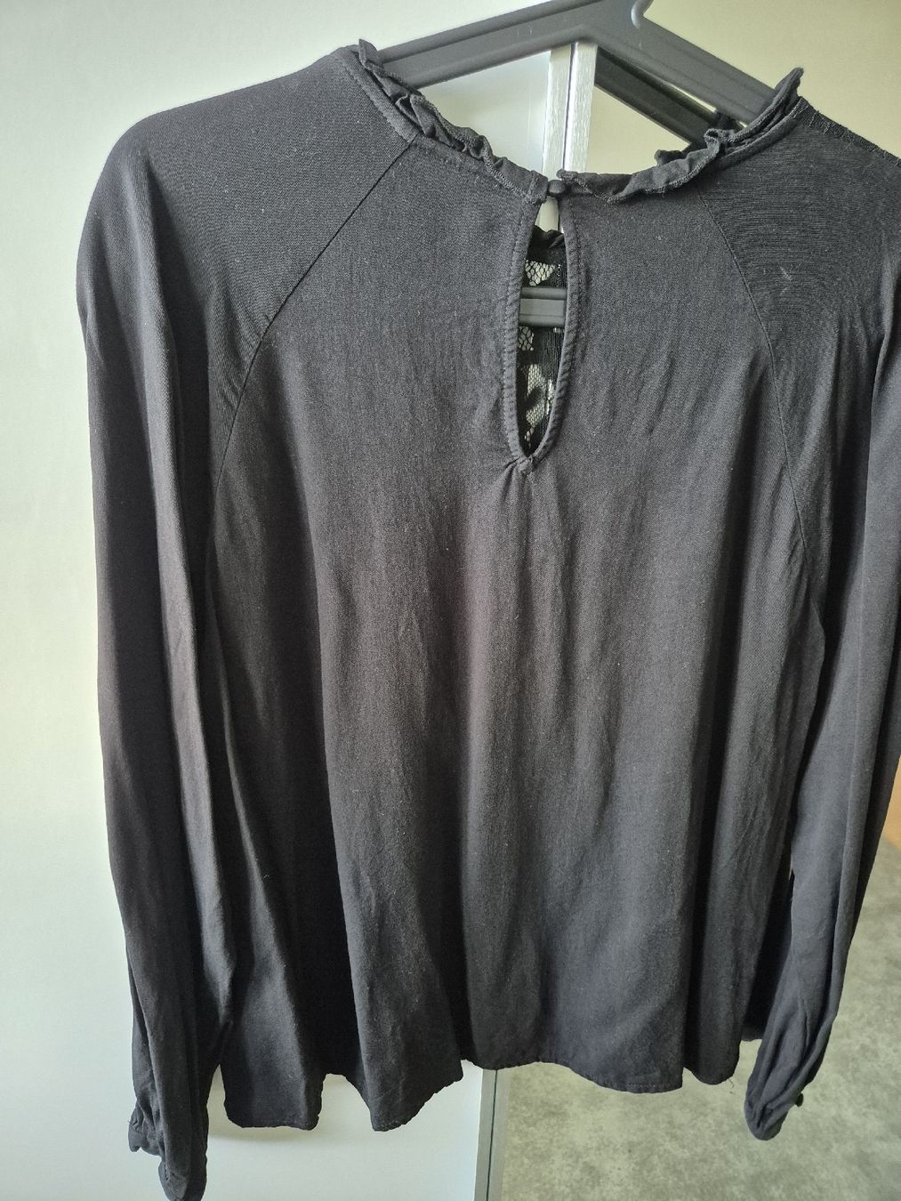 Vila Camicette: schöne schwarze Bluse mit Spitzendetails Gr. 42 VILA – Usato da Goldach venduto da nikkaaa 4
