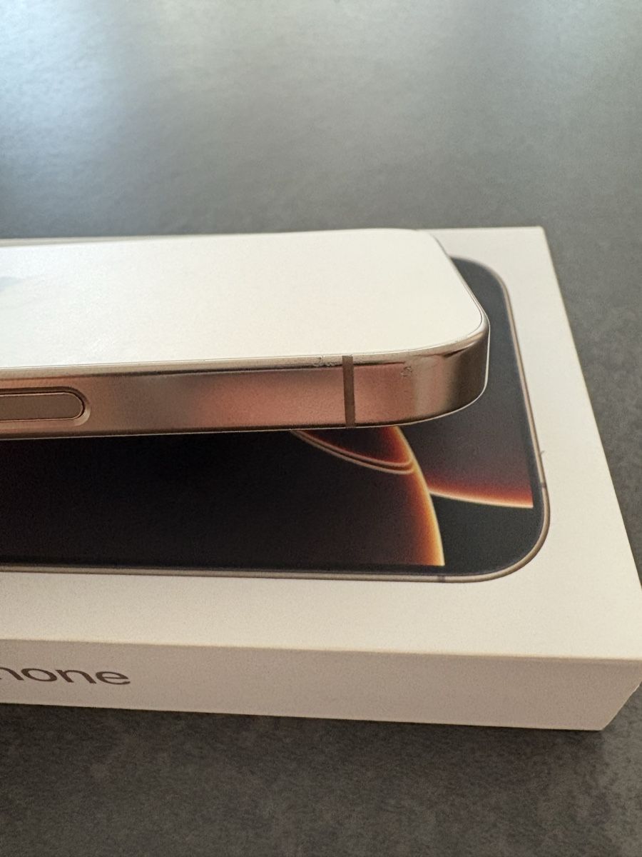 Apple Telefoni cellulari / Smartphones: Apple iPhone 16 Pro 128GB Gold mit Gebrauchsspuren – Usato da Ittigen venduto da Lexu94 5