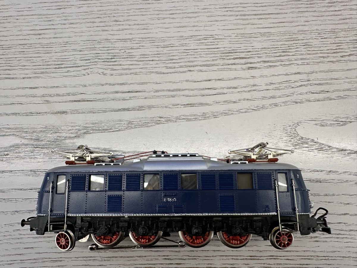 Märklin Modelleisenbahnen: Märklin 3023 DB BR E1835 – Gebraucht aus Lupsingen von New-Haven 3