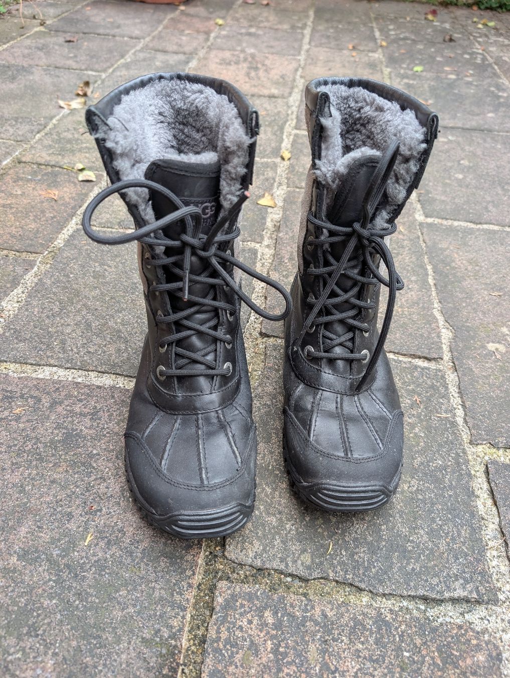 Ugg Scarpe da donna: Ugg Winterstiefel mit Lammfell schwarz Grösse 39 – Usato da Birmensdorf ZH venduto da Csilli 1