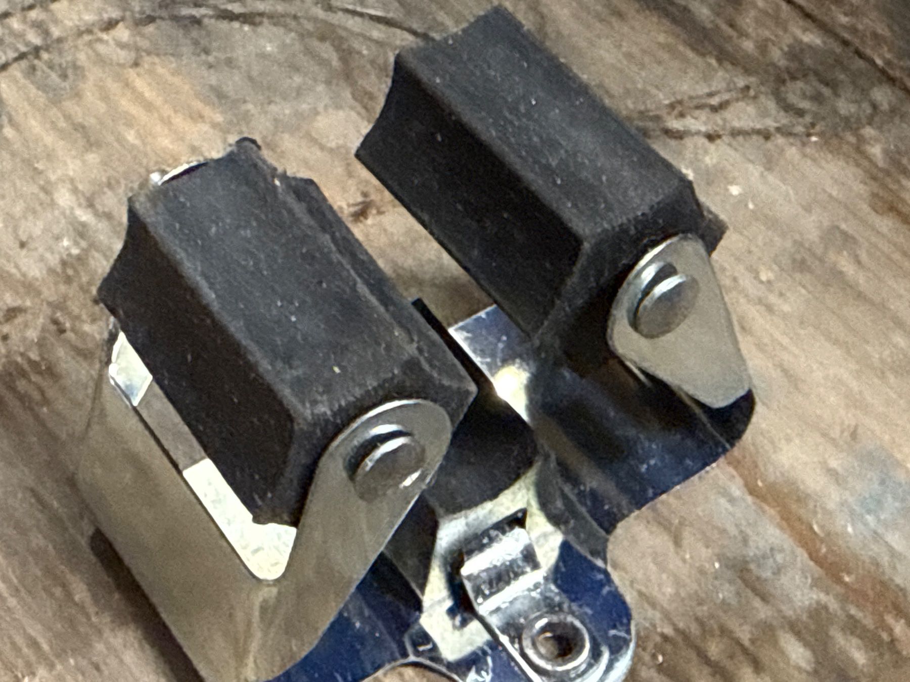 Supporti a parete: Aus Hausräumung: Besenhalter – Usato da Amriswil venduto da used2use