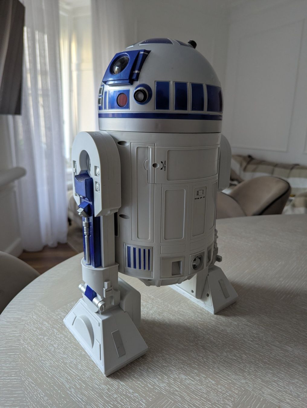 Star Wars Figurines: Große Star Wars R2-D2-Figur – D'occasion à Zürich par den_j7bn